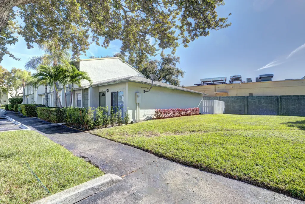 858 Crystal Lake Drive Deerfield Beach FL 33064