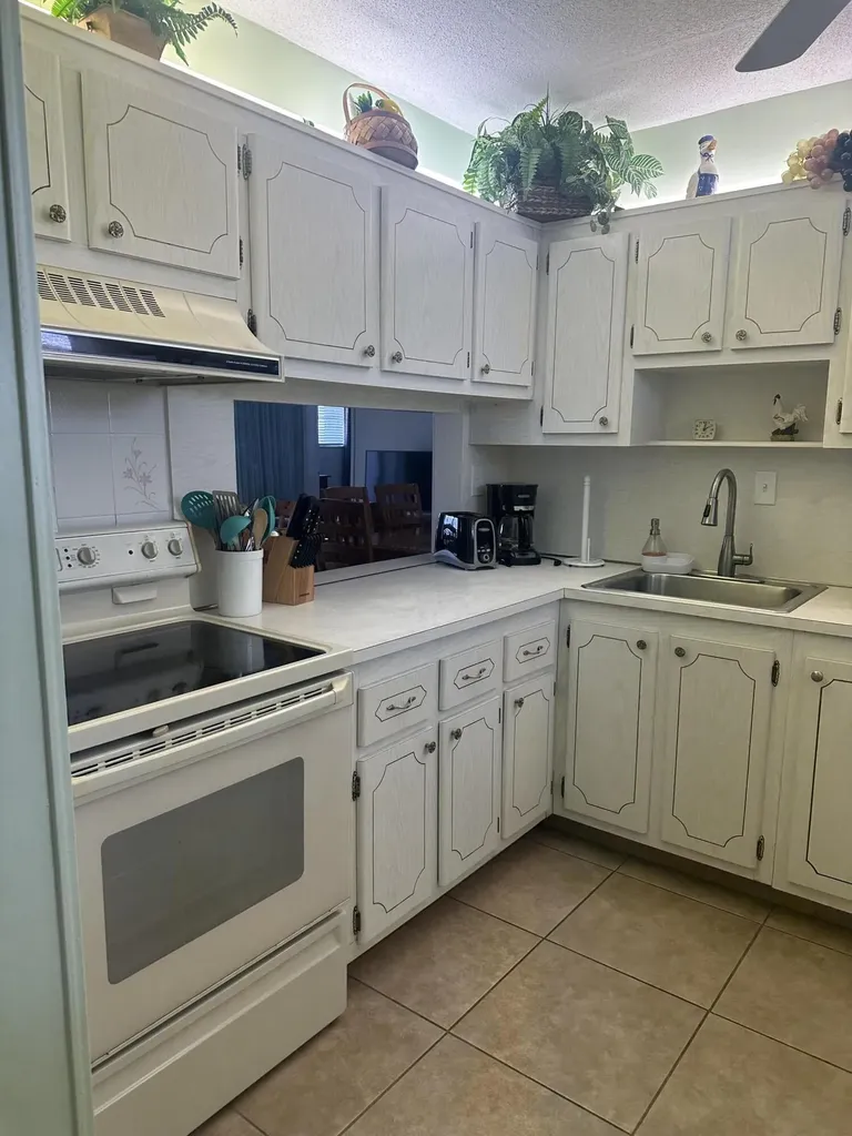 2812 S Garden Drive Lake Worth FL 33461