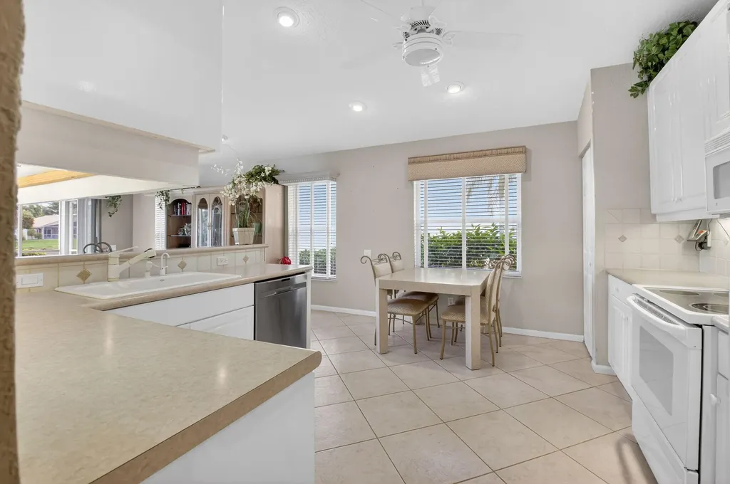 6838 Castlemaine Avenue Boynton Beach FL 33437