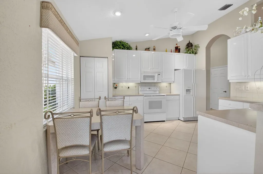 6838 Castlemaine Avenue Boynton Beach FL 33437