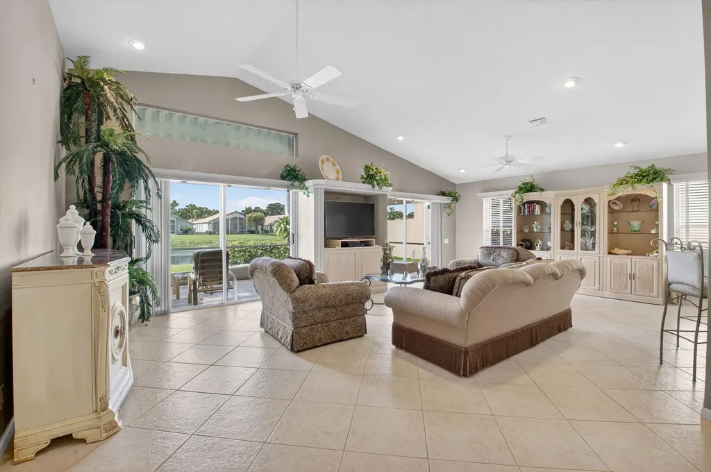 6838 Castlemaine Avenue Boynton Beach FL 33437