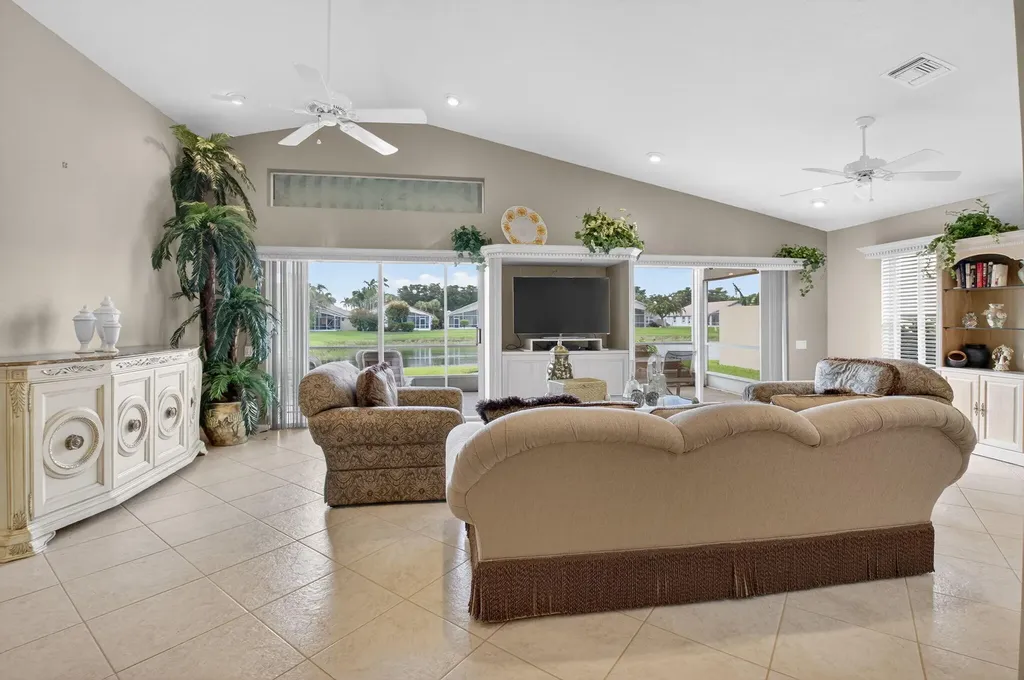 6838 Castlemaine Avenue Boynton Beach FL 33437