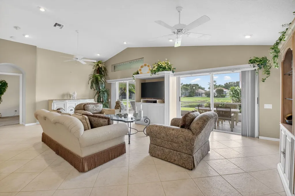 6838 Castlemaine Avenue Boynton Beach FL 33437