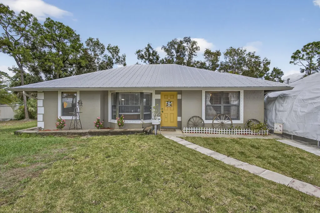 17815 92nd Lane N The Acreage FL 33470