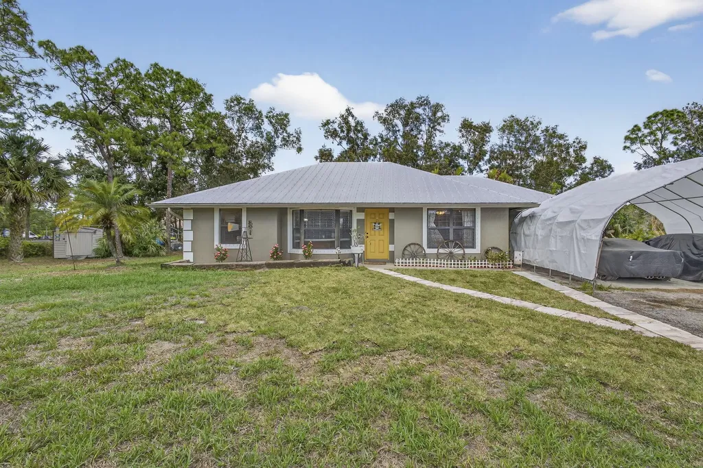 17815 92nd Lane N The Acreage FL 33470