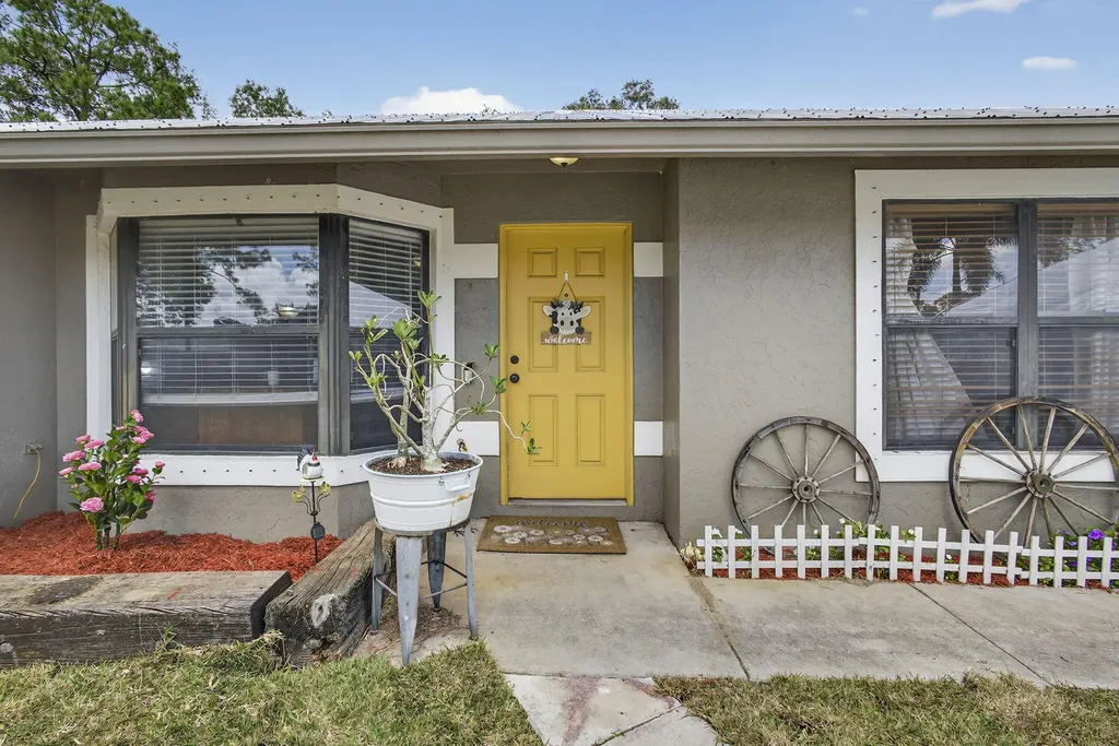 17815 92nd Lane N The Acreage FL 33470