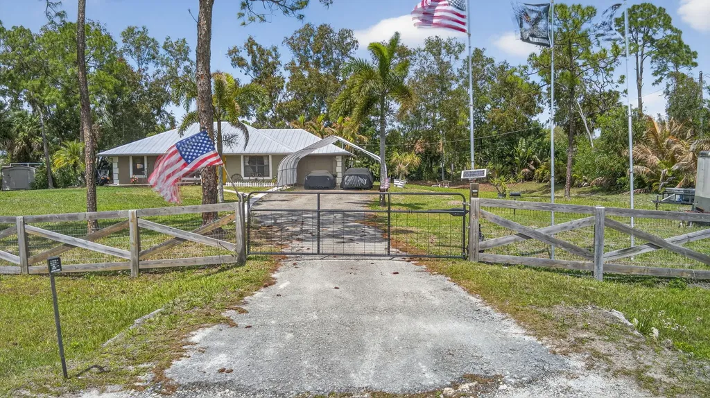 17815 92nd Lane N The Acreage FL 33470