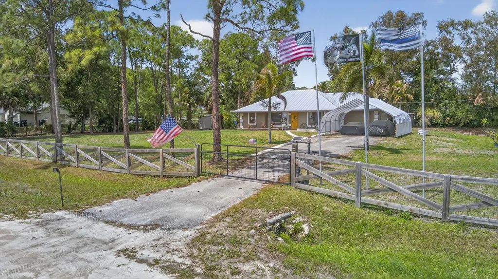 17815 92nd Lane N The Acreage FL 33470