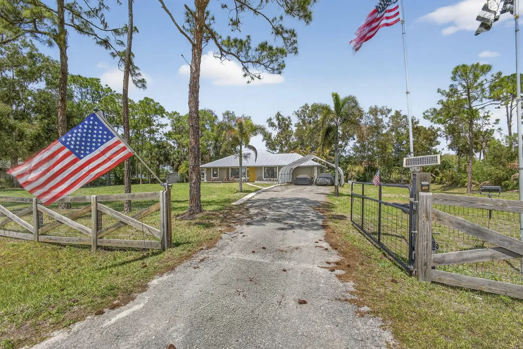17815 92nd Lane N The Acreage FL 33470