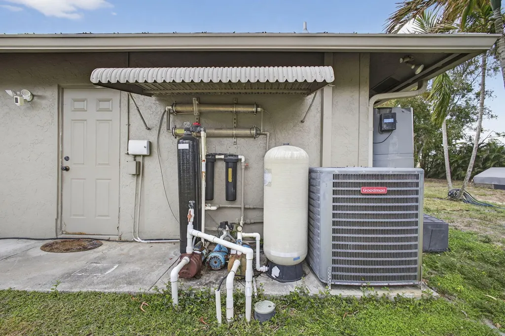 17815 92nd Lane N The Acreage FL 33470