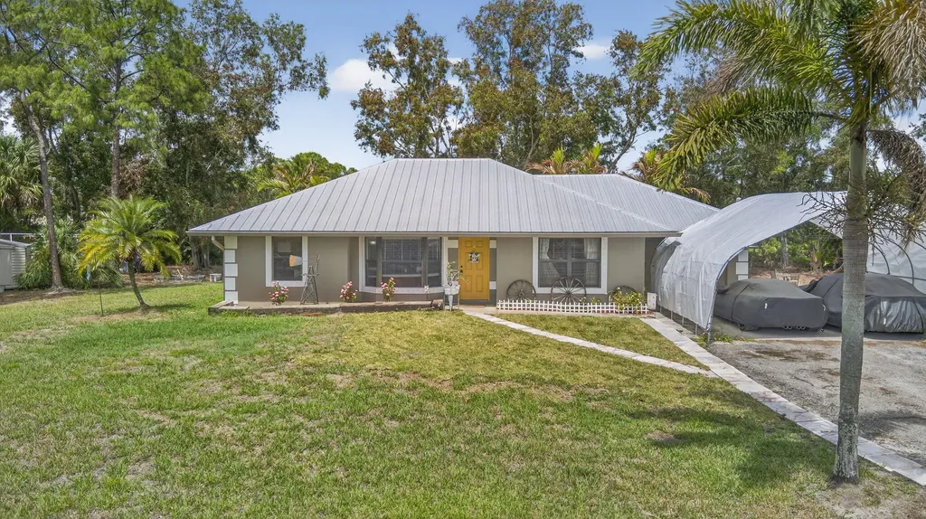 17815 92nd Lane N The Acreage FL 33470
