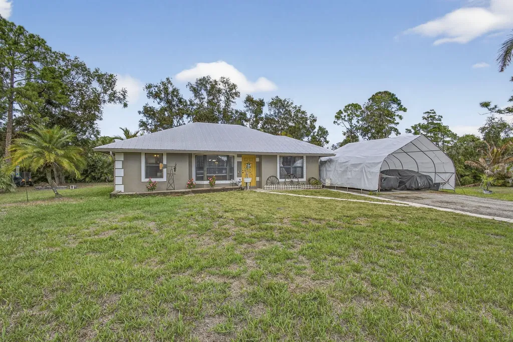 17815 92nd Lane N The Acreage FL 33470