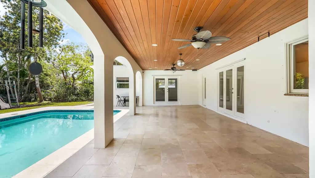 1120 E Tropical Way Plantation FL 33317