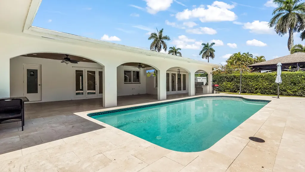 1120 E Tropical Way Plantation FL 33317