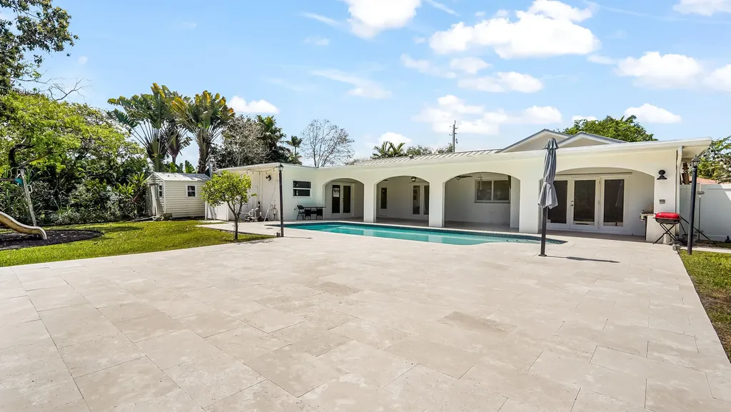 1120 E Tropical Way Plantation FL 33317