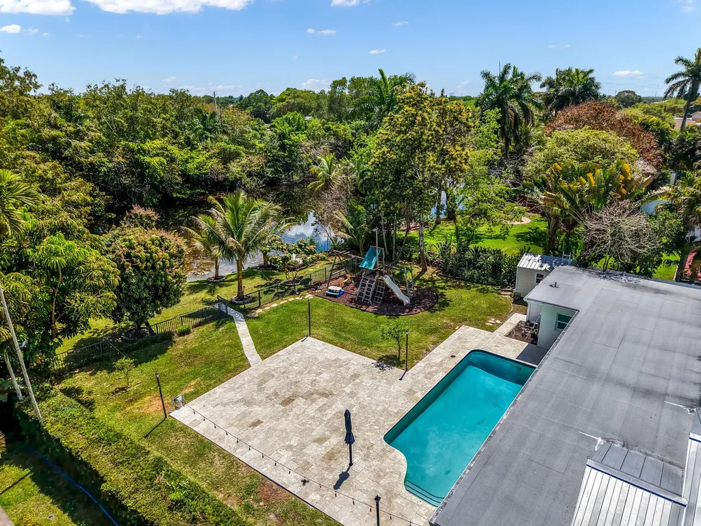 1120 E Tropical Way Plantation FL 33317
