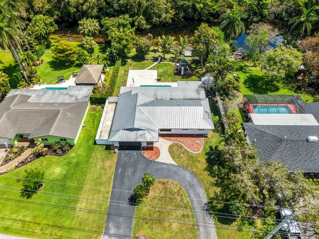 1120 E Tropical Way Plantation FL 33317