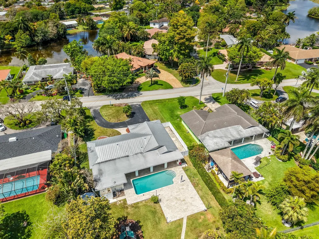 1120 E Tropical Way Plantation FL 33317
