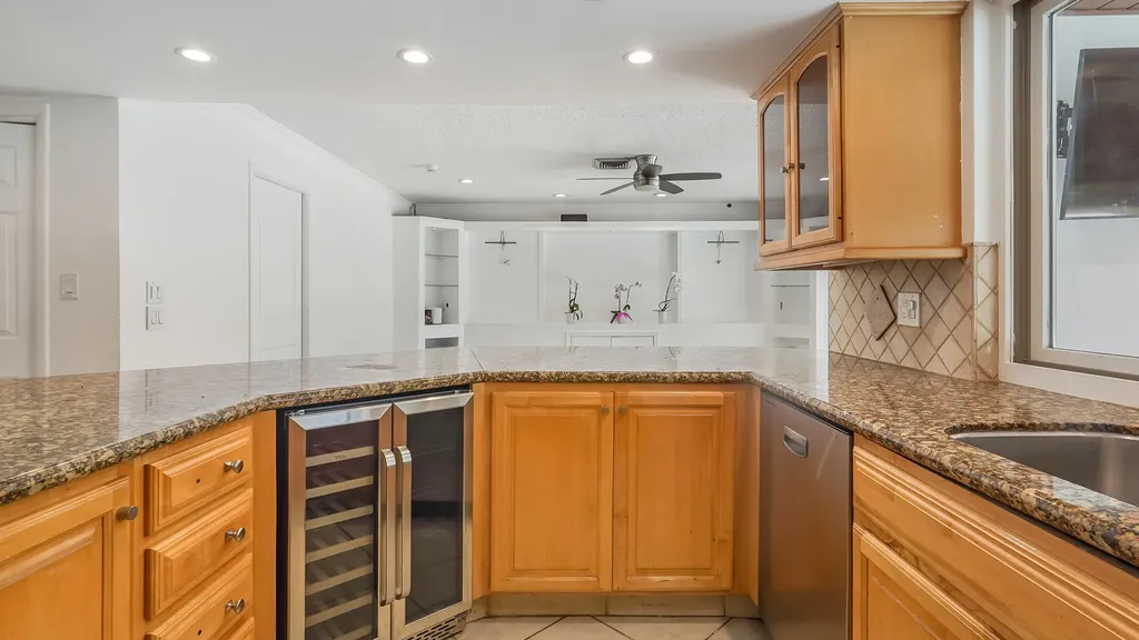 1120 E Tropical Way Plantation FL 33317