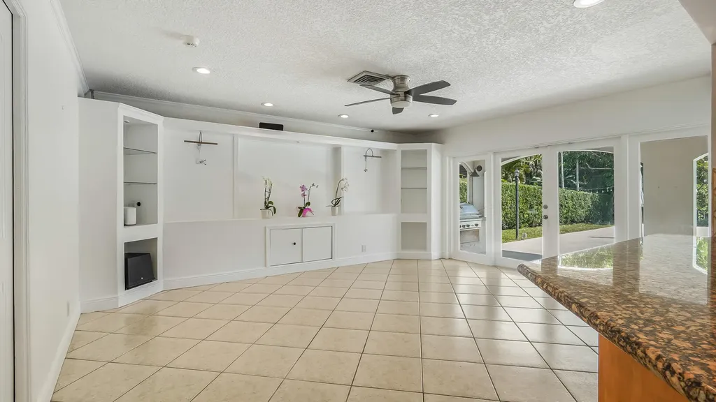 1120 E Tropical Way Plantation FL 33317