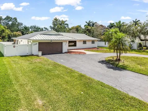 1120 E Tropical Way Plantation FL 33317