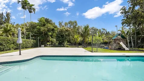 1120 E Tropical Way Plantation FL 33317
