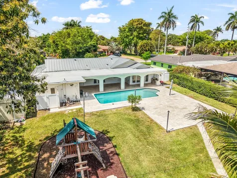 1120 E Tropical Way Plantation FL 33317