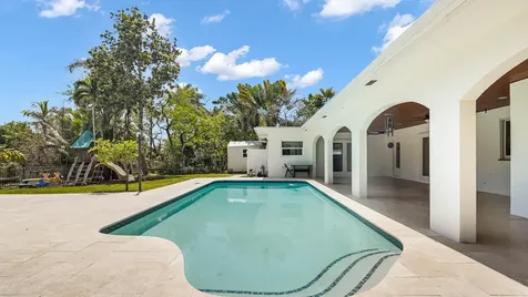 1120 E Tropical Way Plantation FL 33317