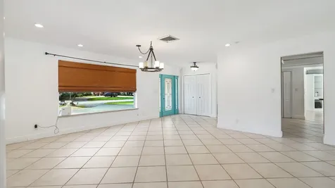 1120 E Tropical Way Plantation FL 33317