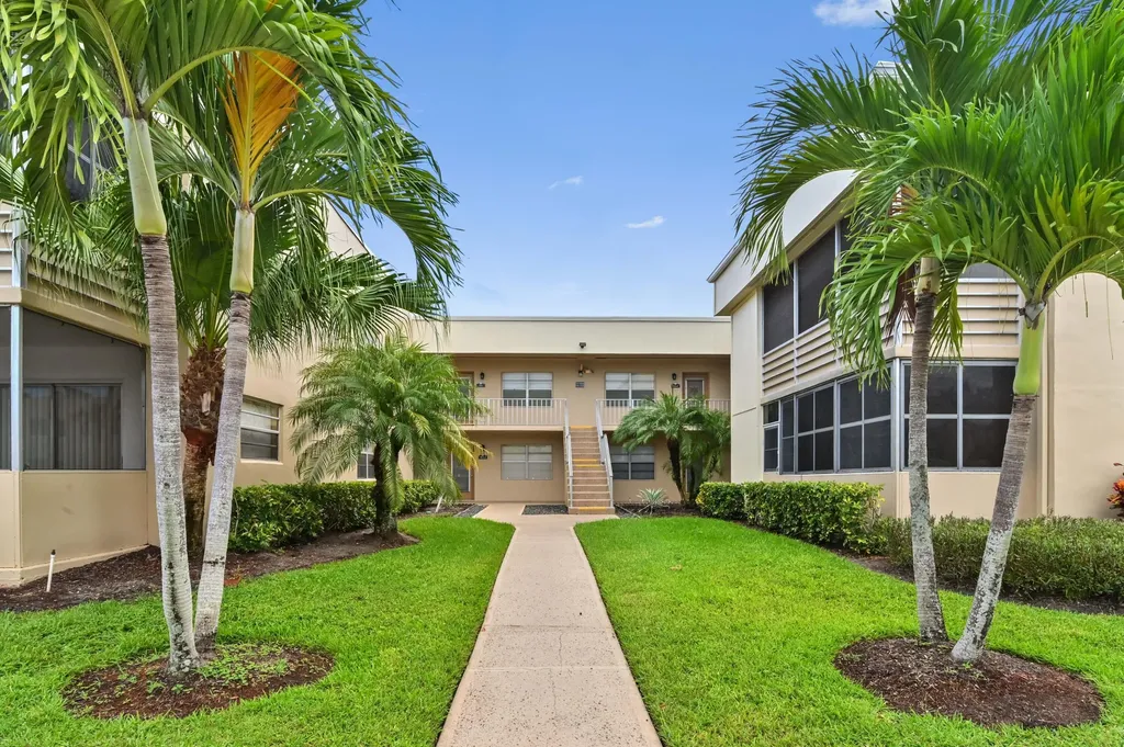 389 Capri Delray Beach FL 33484