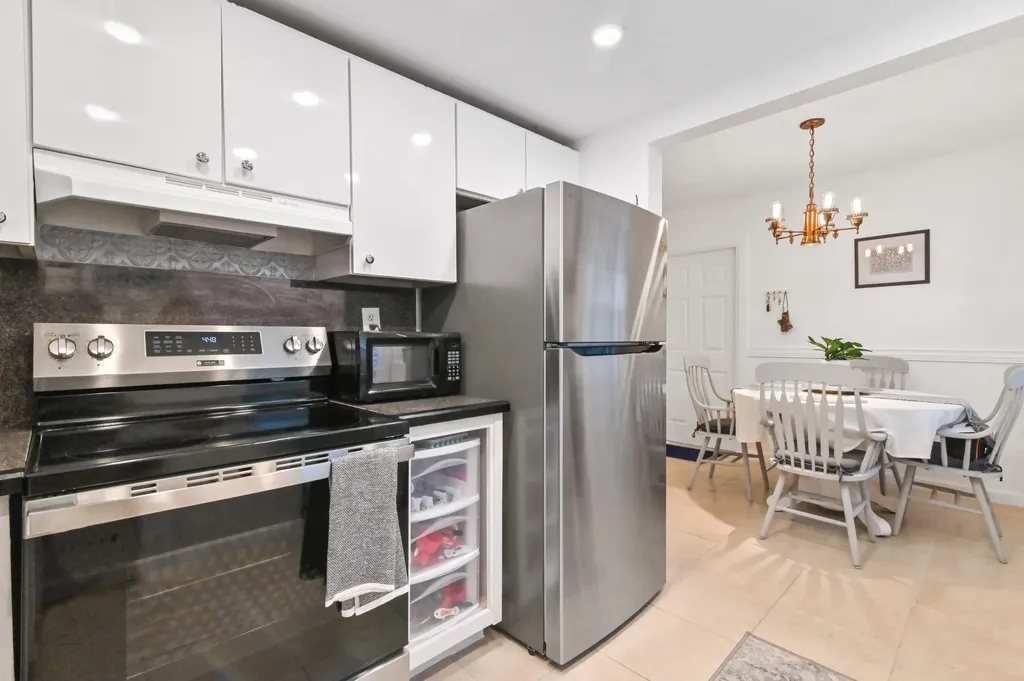 389 Capri Delray Beach FL 33484