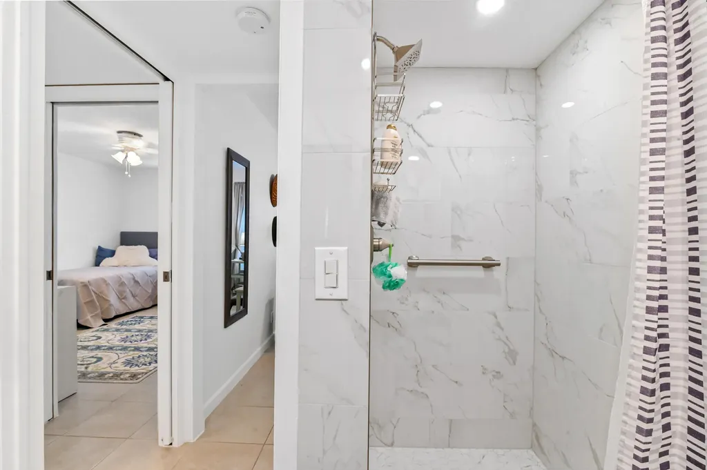 389 Capri Delray Beach FL 33484