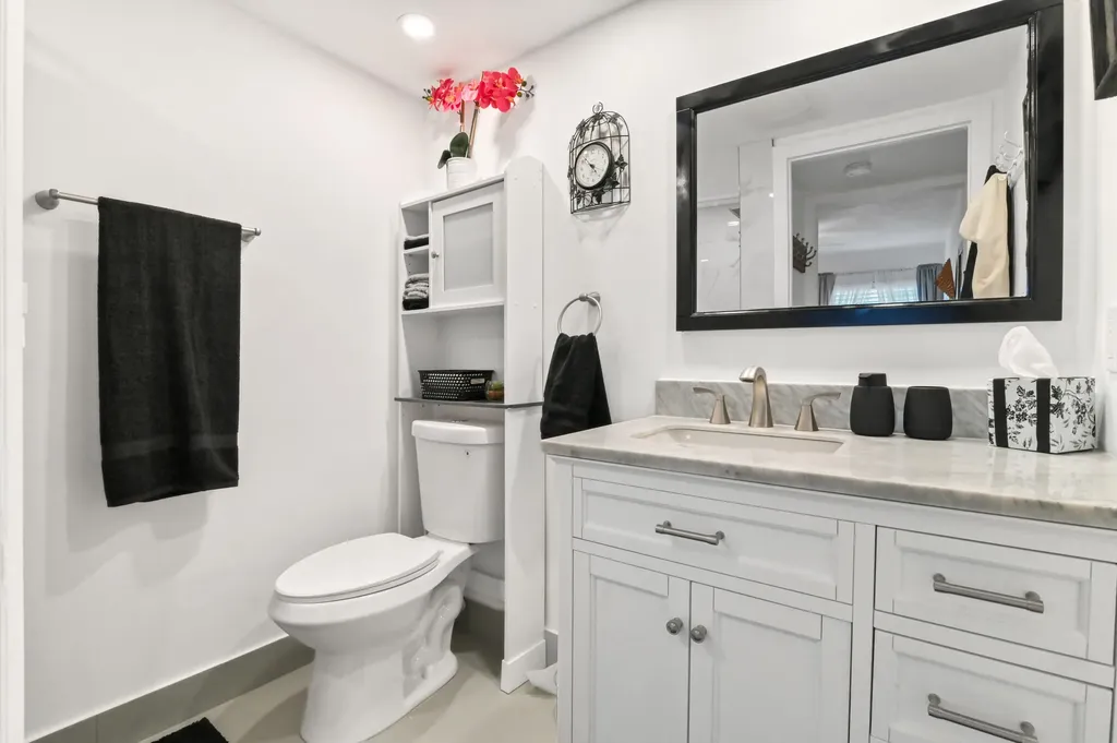389 Capri Delray Beach FL 33484