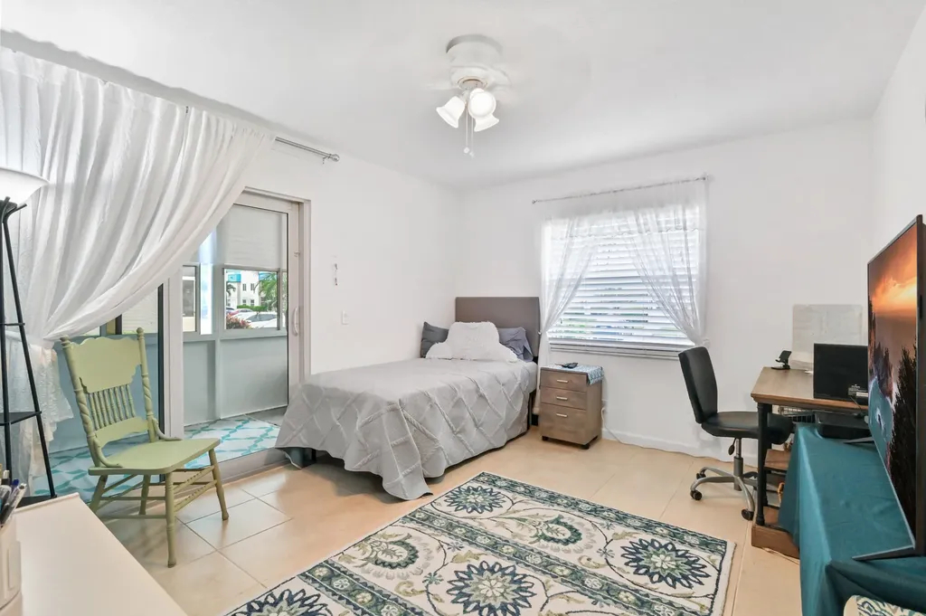389 Capri Delray Beach FL 33484