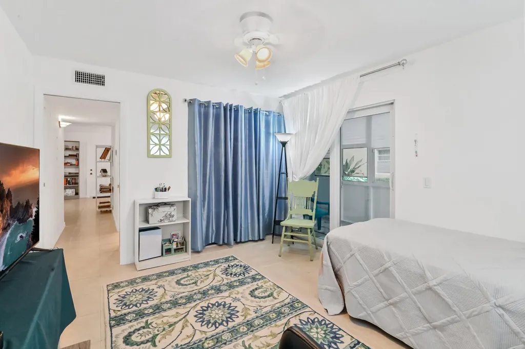 389 Capri Delray Beach FL 33484
