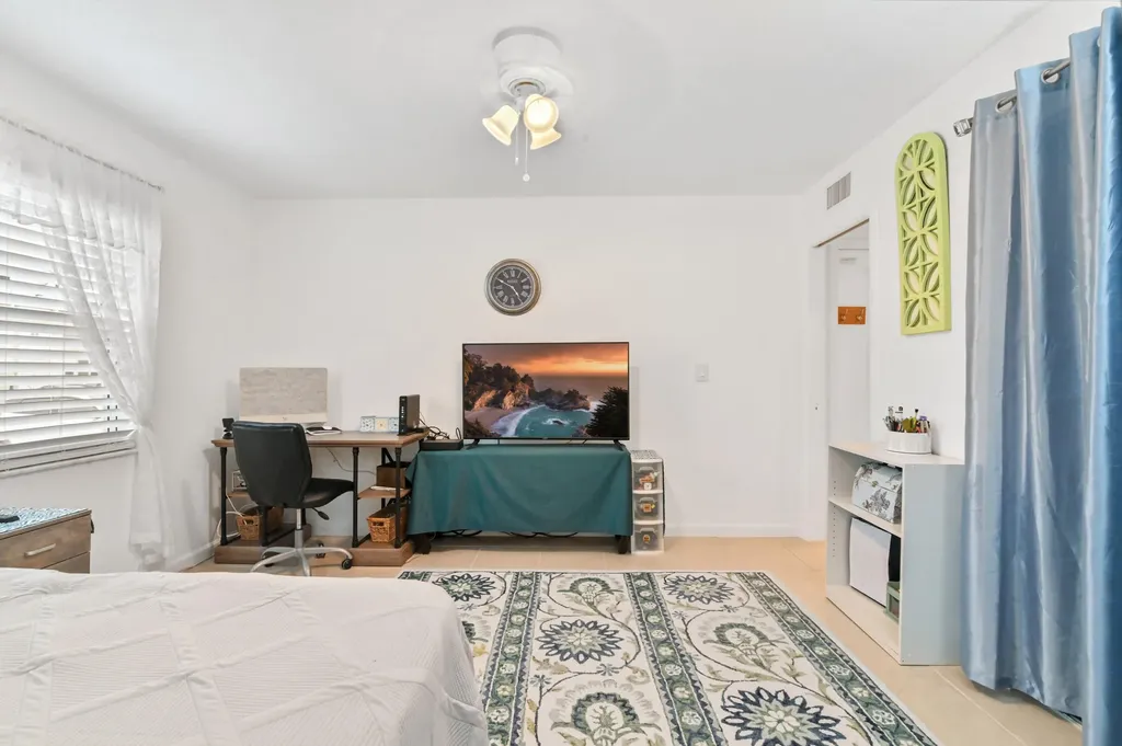 389 Capri Delray Beach FL 33484