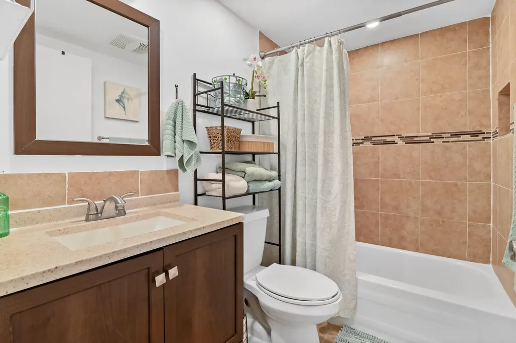 389 Capri Delray Beach FL 33484