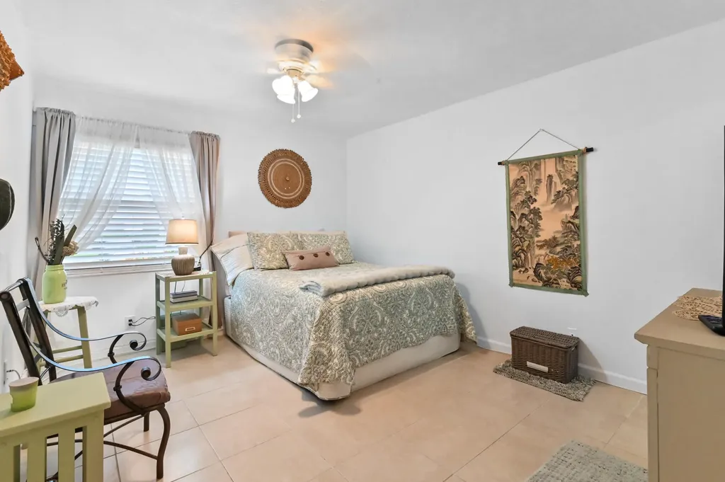 389 Capri Delray Beach FL 33484