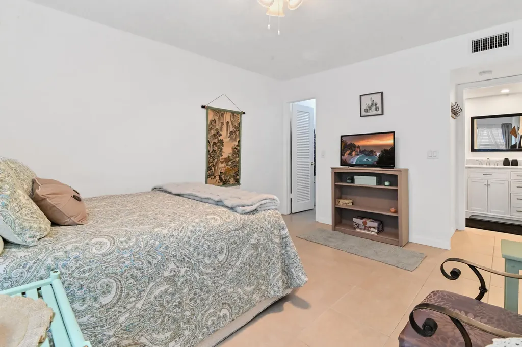 389 Capri Delray Beach FL 33484