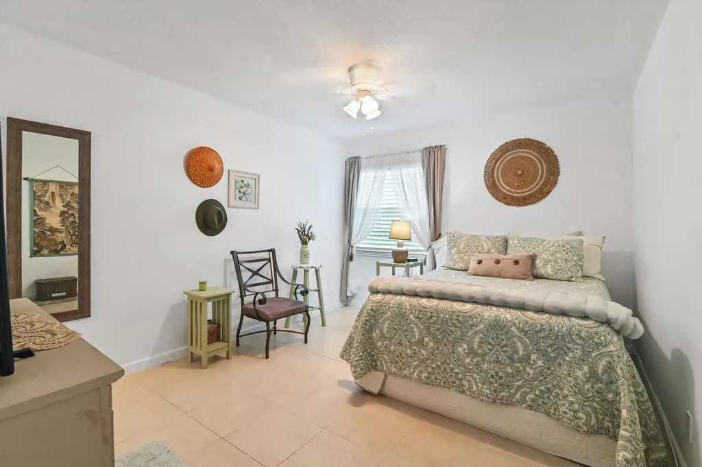 389 Capri Delray Beach FL 33484