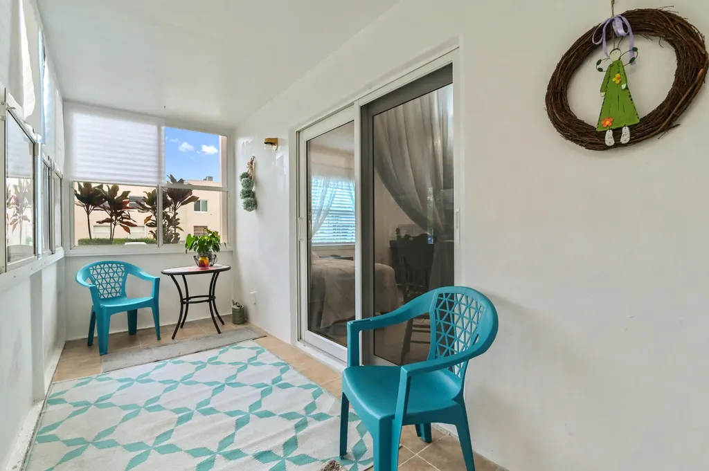 389 Capri Delray Beach FL 33484