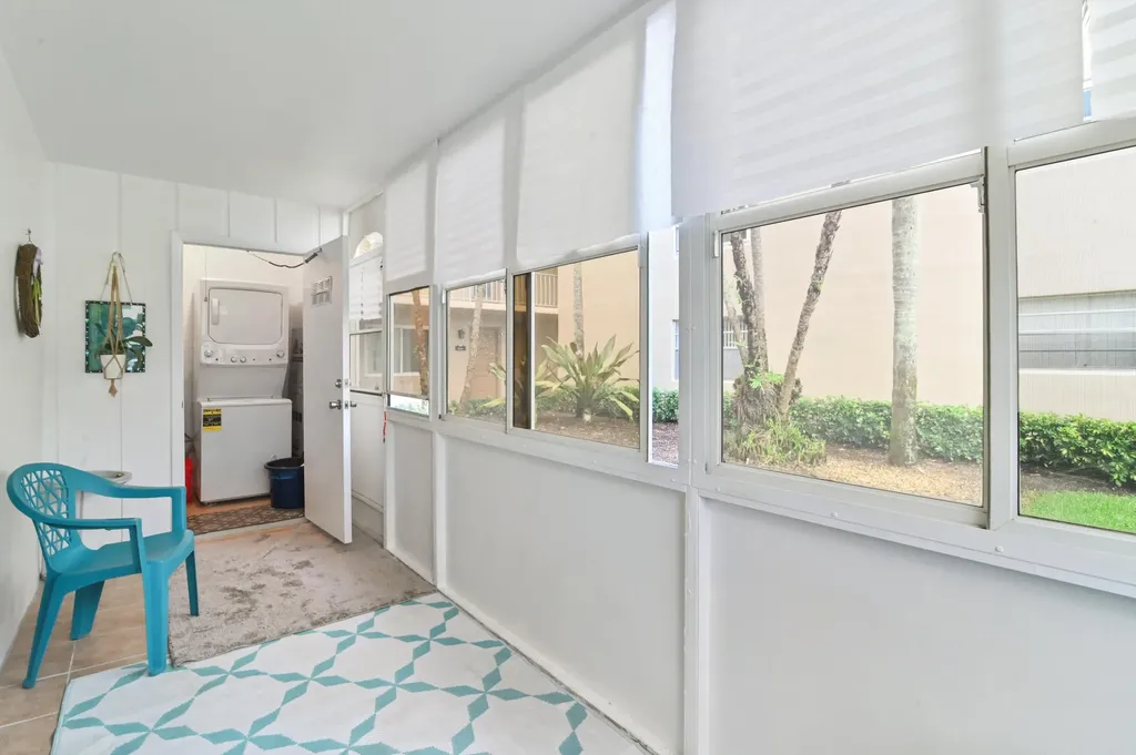 389 Capri Delray Beach FL 33484
