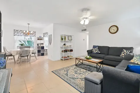 389 Capri Delray Beach FL 33484