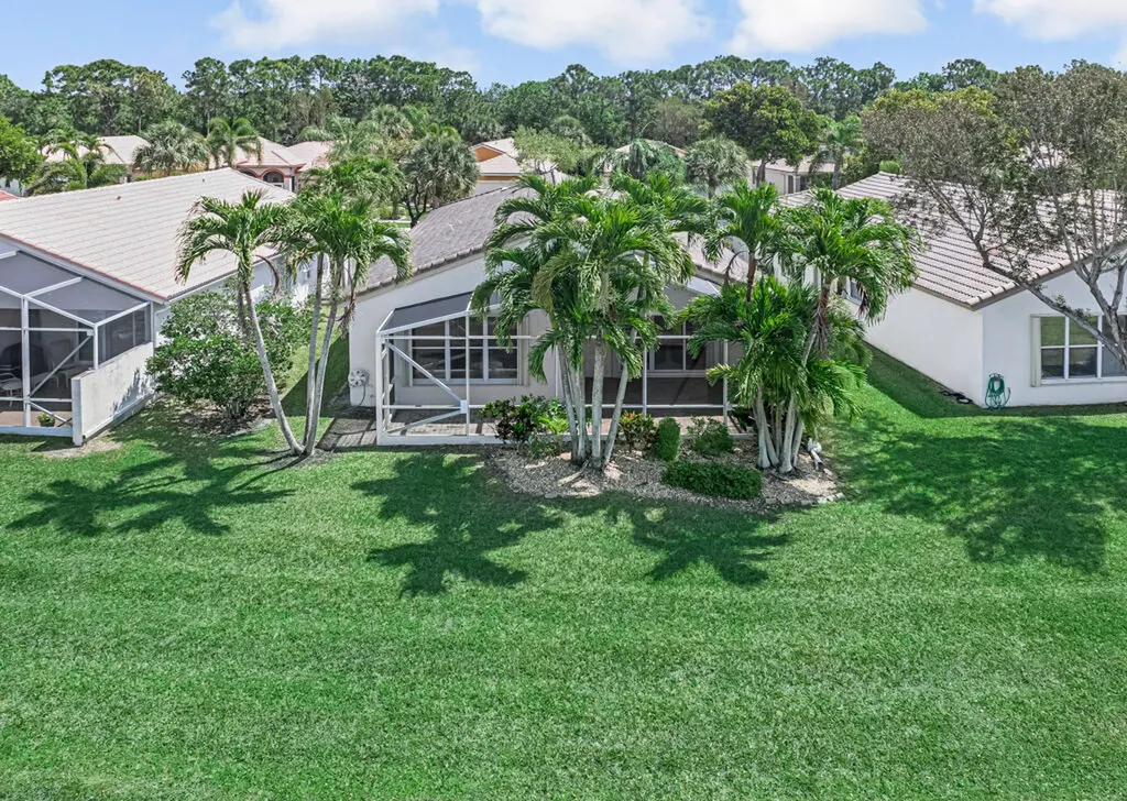 8202 Bellafiore Way Boynton Beach FL 33472