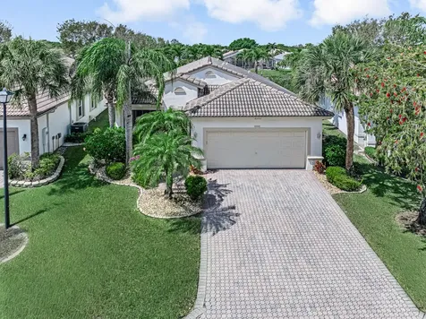 8202 Bellafiore Way Boynton Beach FL 33472