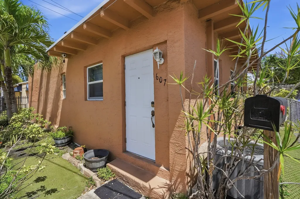 1959 Pierce Street Hollywood FL 33020