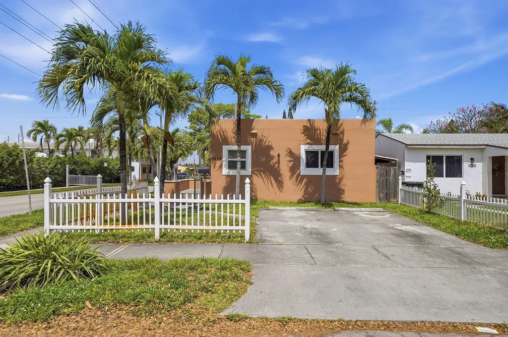 1959 Pierce Street Hollywood FL 33020