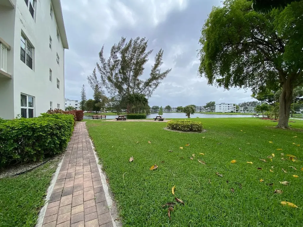 4096 Westbury H Deerfield Beach FL 33442