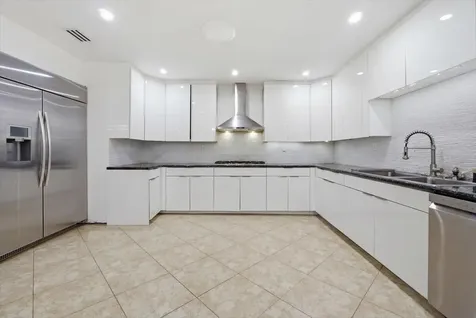 20100 NE 20th Court Miami FL 33179