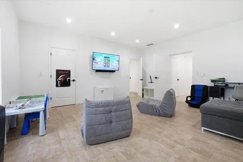 20100 NE 20th Court Miami FL 33179